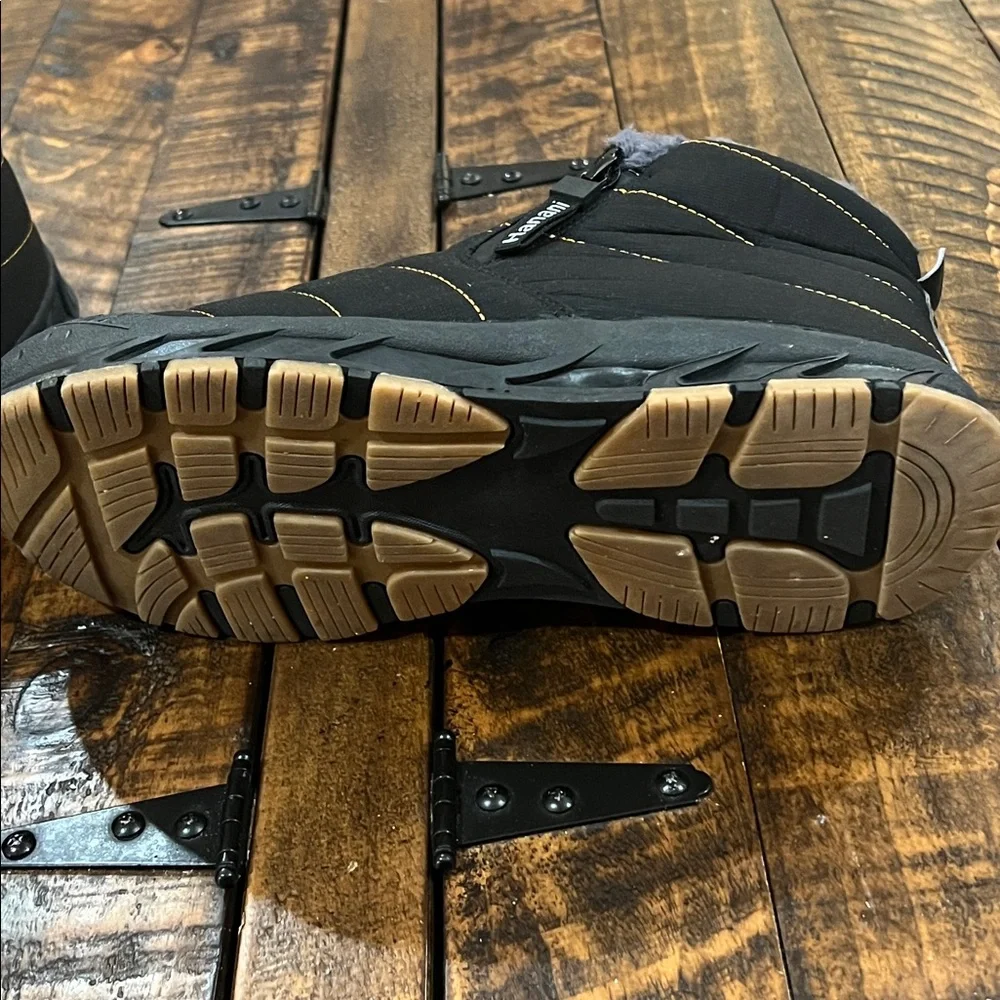 Black Insulated Snow Boots
